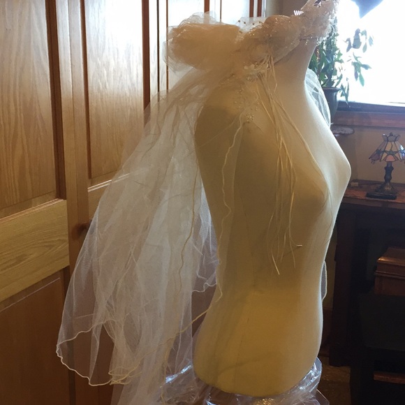 Candlelight Tulle Dual Layer Fingertip Length Wedding Veil - Picture 5 of 8